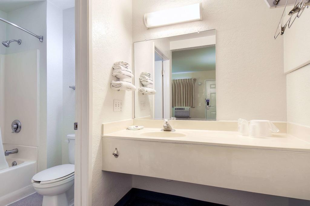 Motel 6 Anaheim Stadium - Orange Ngoại thất bức ảnh