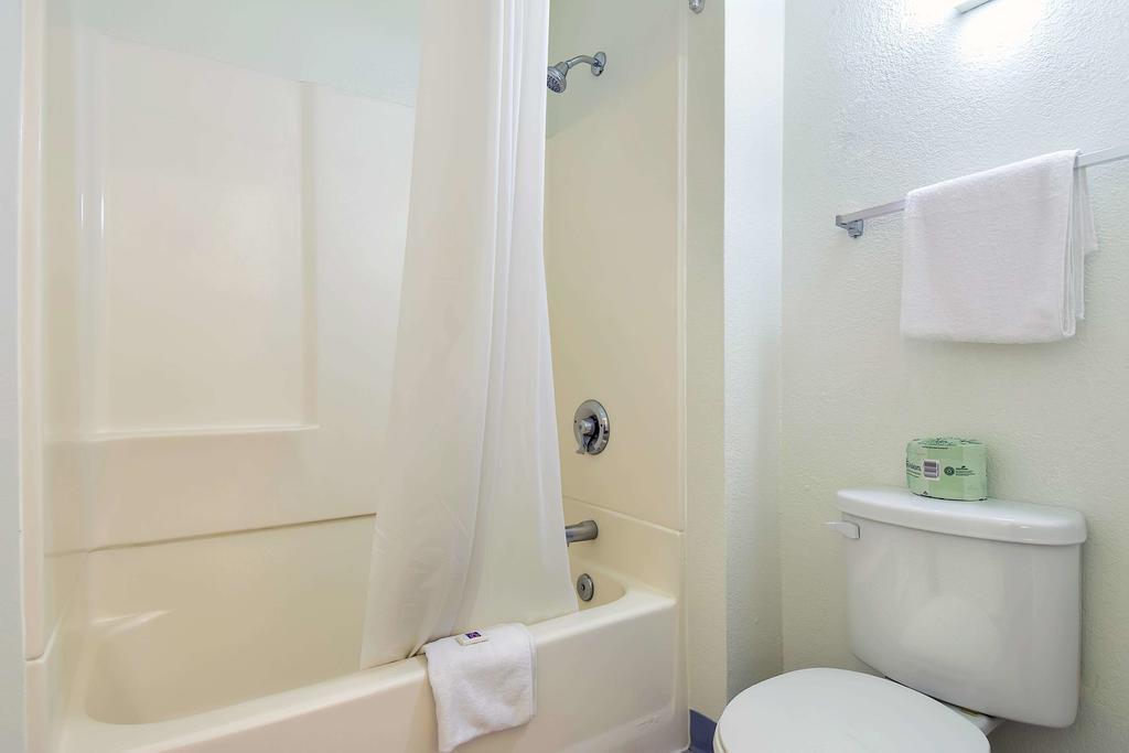 Motel 6 Anaheim Stadium - Orange Ngoại thất bức ảnh