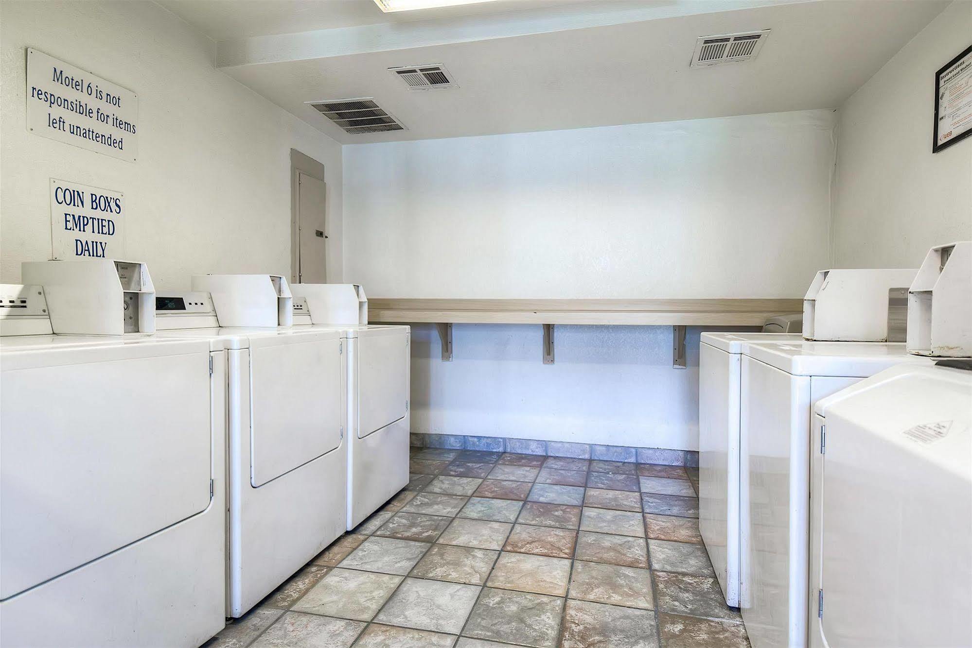 Motel 6 Anaheim Stadium - Orange Ngoại thất bức ảnh