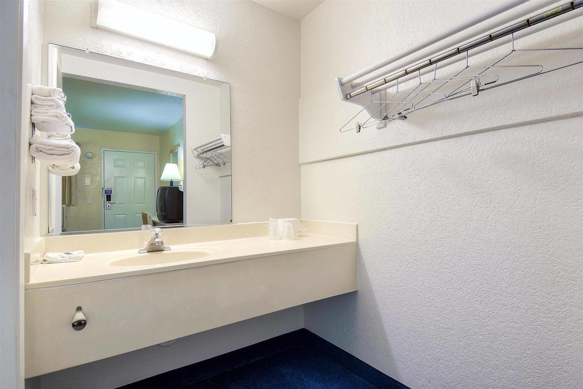Motel 6 Anaheim Stadium - Orange Ngoại thất bức ảnh