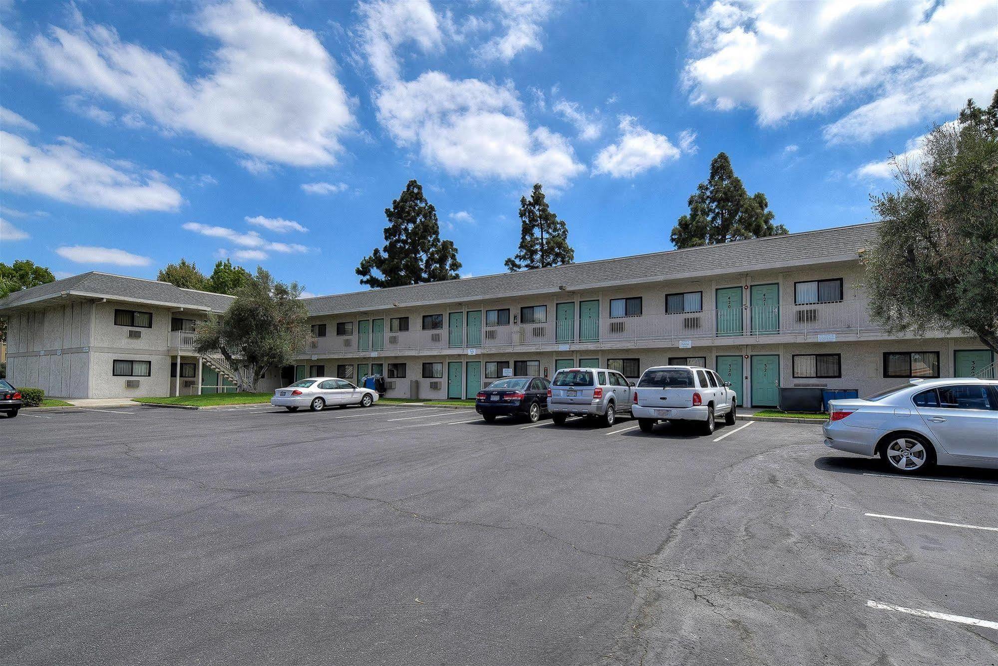 Motel 6 Anaheim Stadium - Orange Ngoại thất bức ảnh