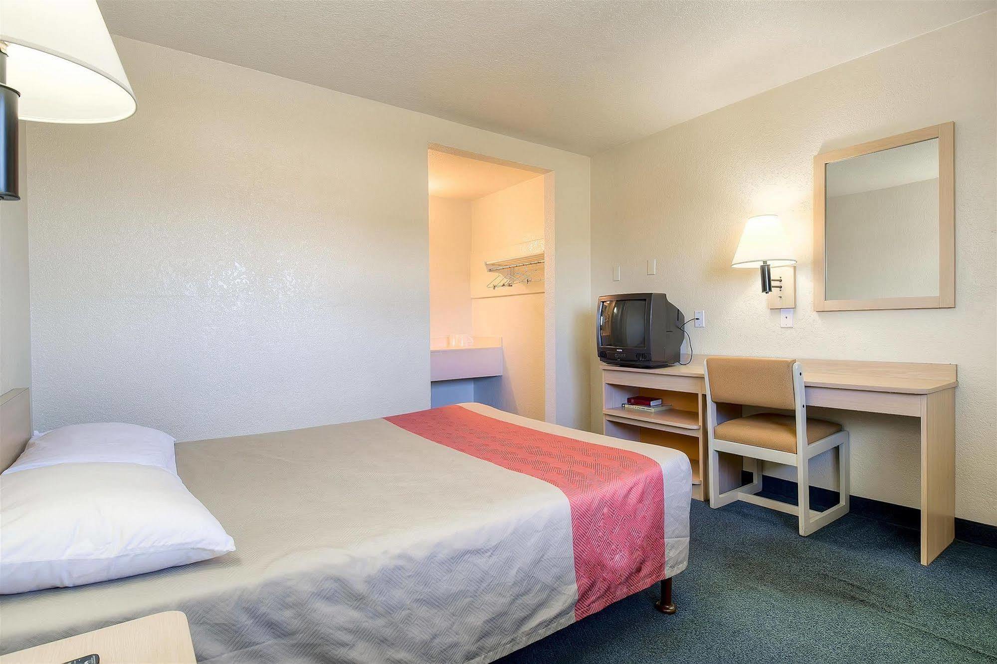 Motel 6 Anaheim Stadium - Orange Ngoại thất bức ảnh