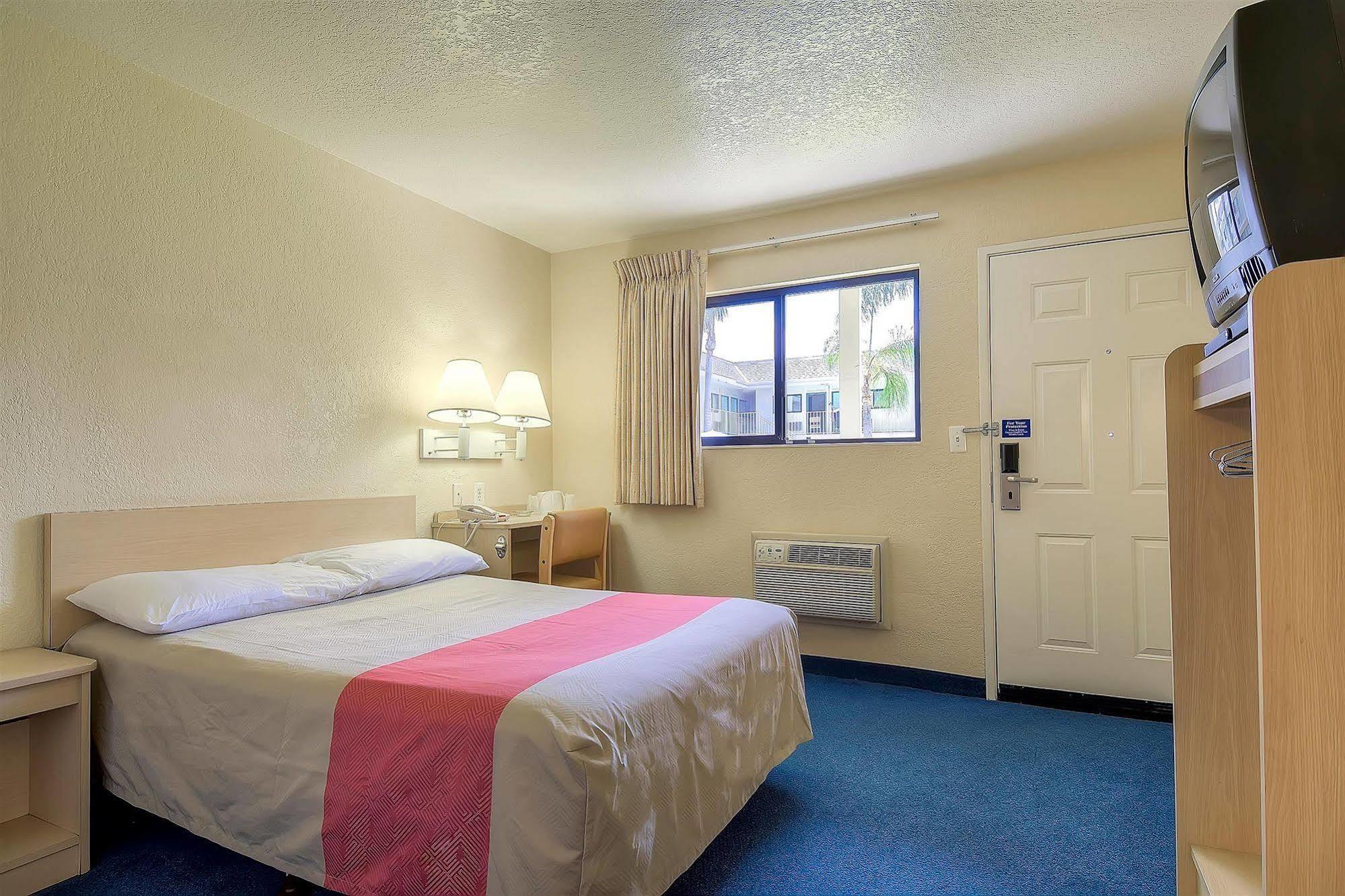 Motel 6 Anaheim Stadium - Orange Ngoại thất bức ảnh