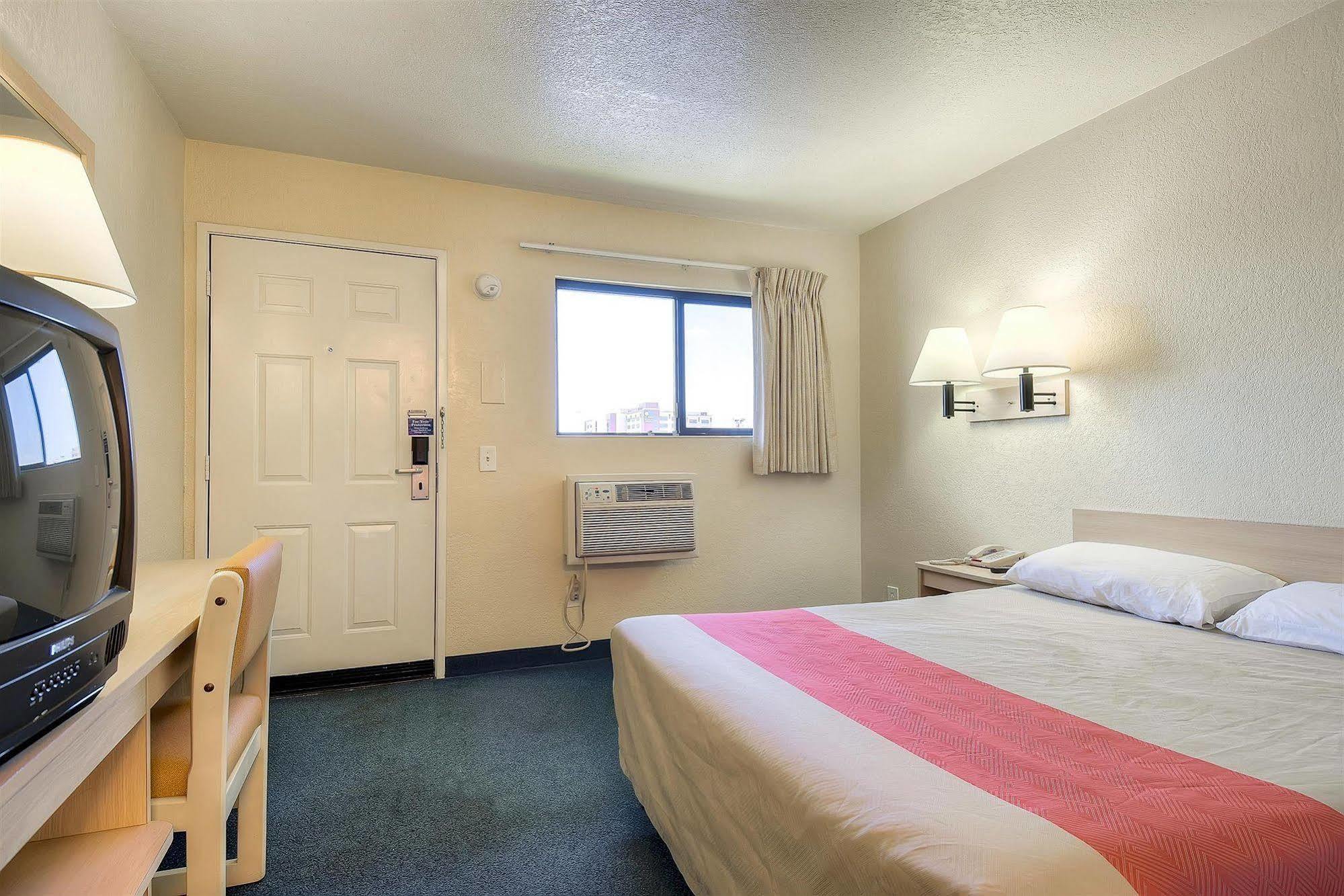 Motel 6 Anaheim Stadium - Orange Ngoại thất bức ảnh