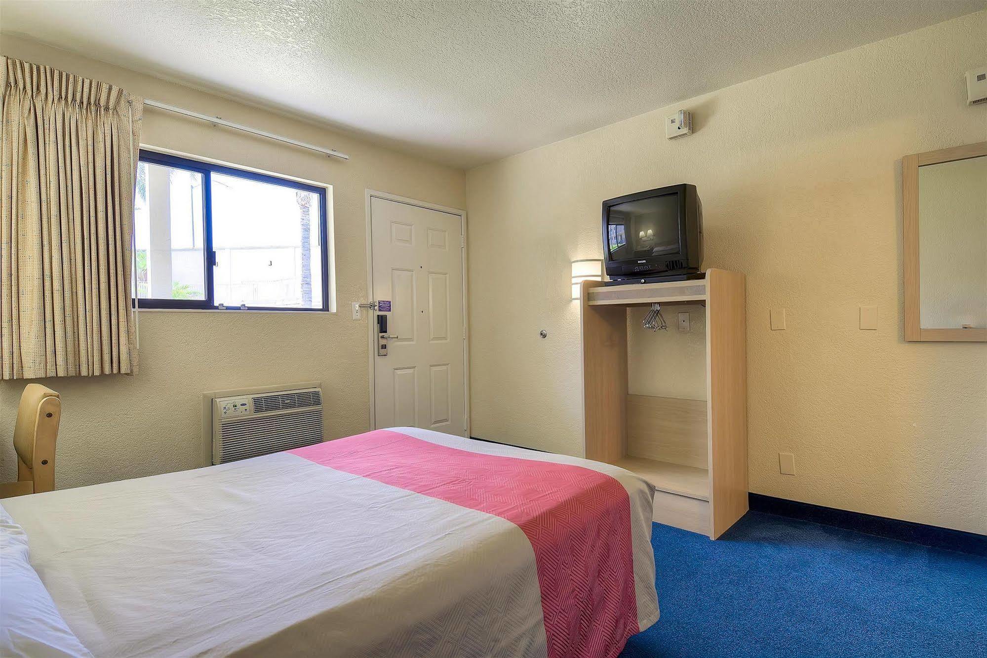 Motel 6 Anaheim Stadium - Orange Ngoại thất bức ảnh