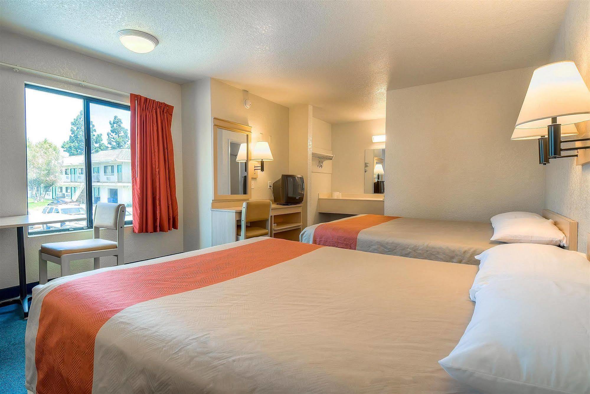 Motel 6 Anaheim Stadium - Orange Ngoại thất bức ảnh