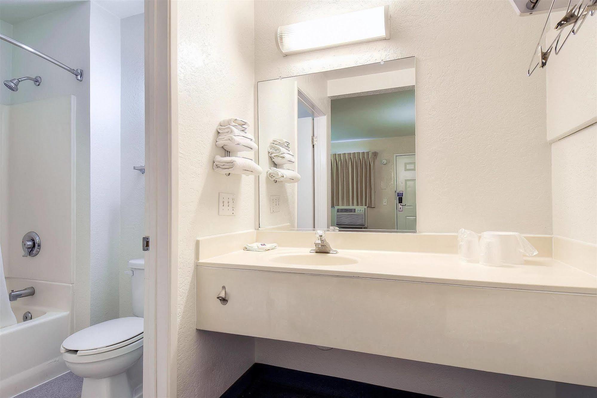 Motel 6 Anaheim Stadium - Orange Ngoại thất bức ảnh