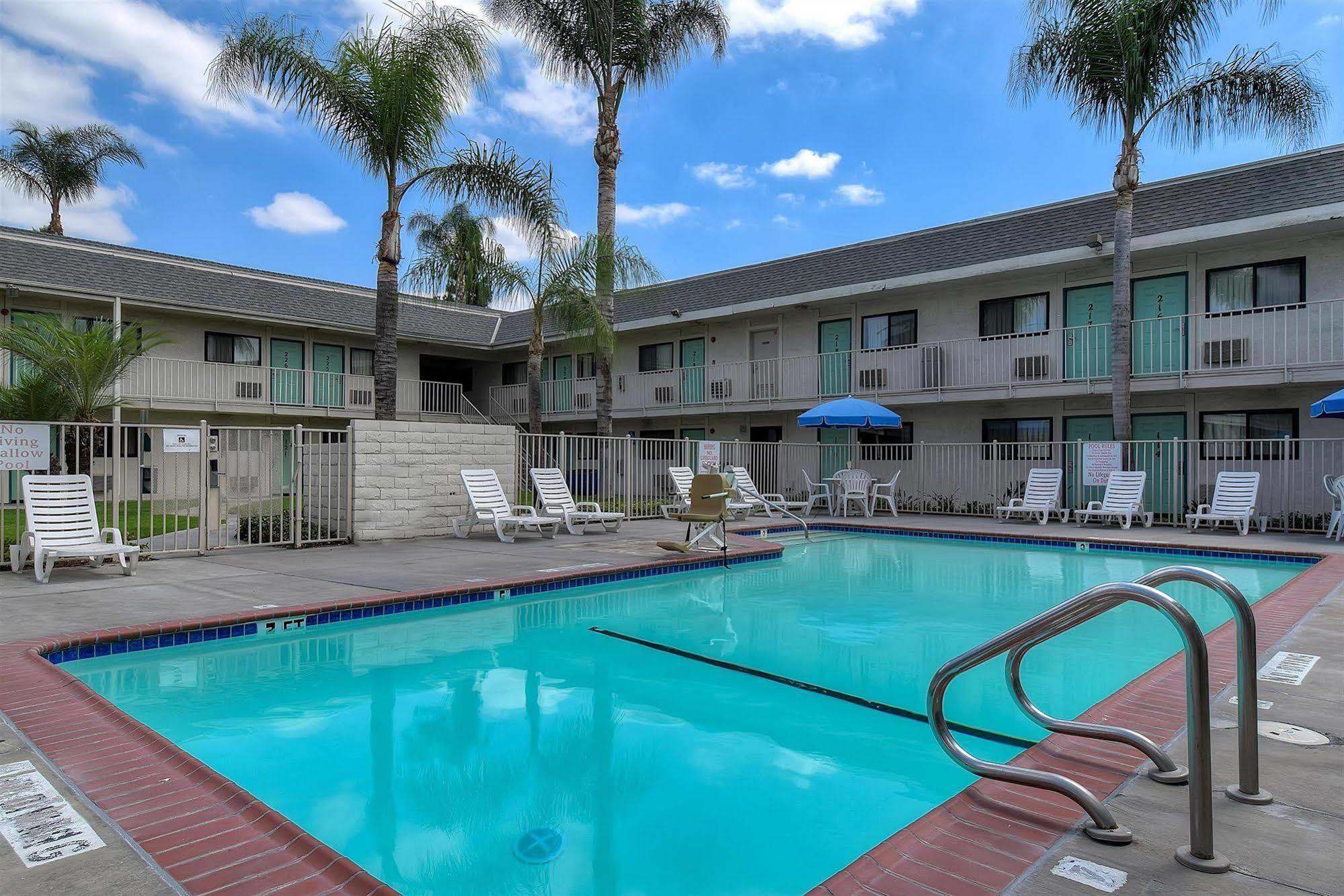 Motel 6 Anaheim Stadium - Orange Ngoại thất bức ảnh