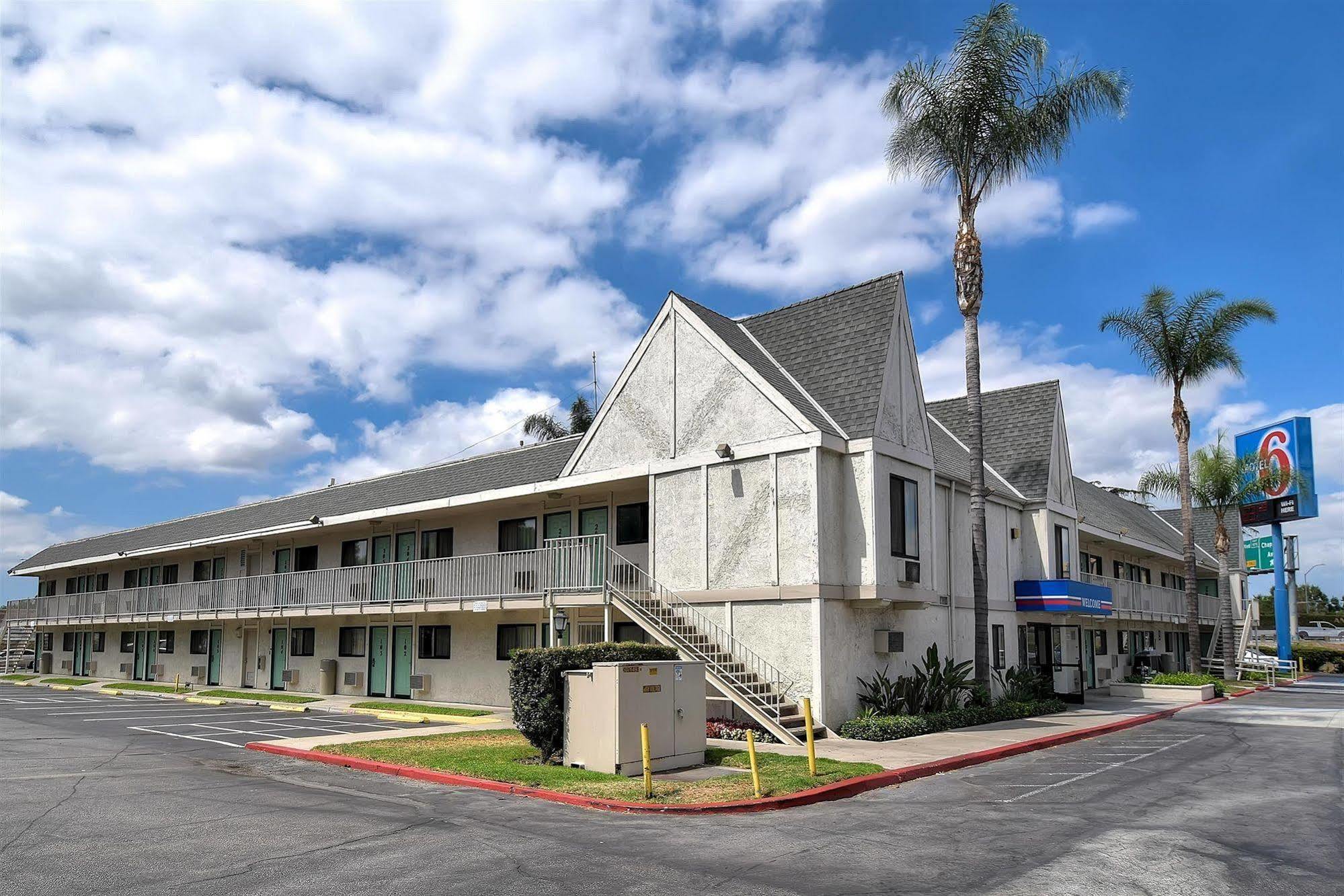 Motel 6 Anaheim Stadium - Orange Ngoại thất bức ảnh